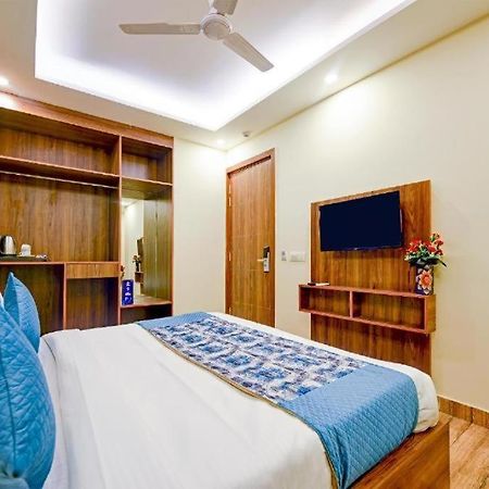 Hotel Rosewood Near Delhi Airport Нью-Дели Экстерьер фото