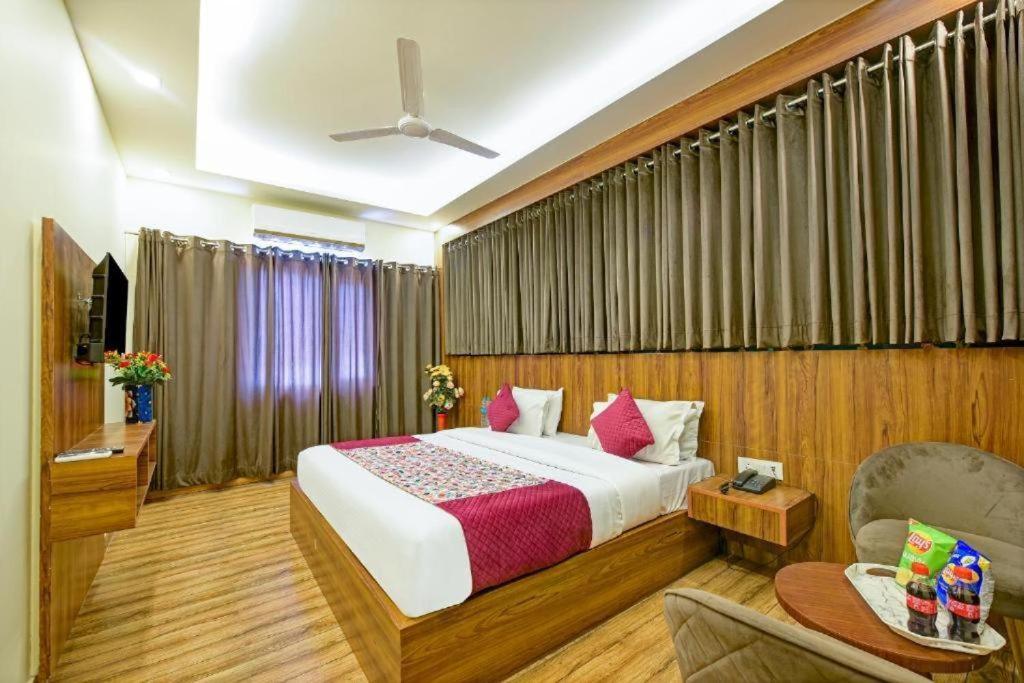 Hotel Rosewood Near Delhi Airport Нью-Дели Экстерьер фото